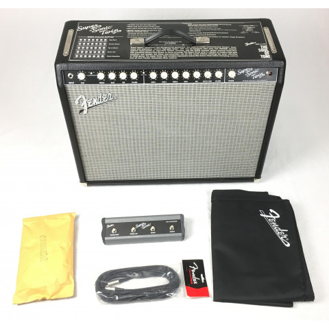 Fender Super Sonic Twin Combo con accessori