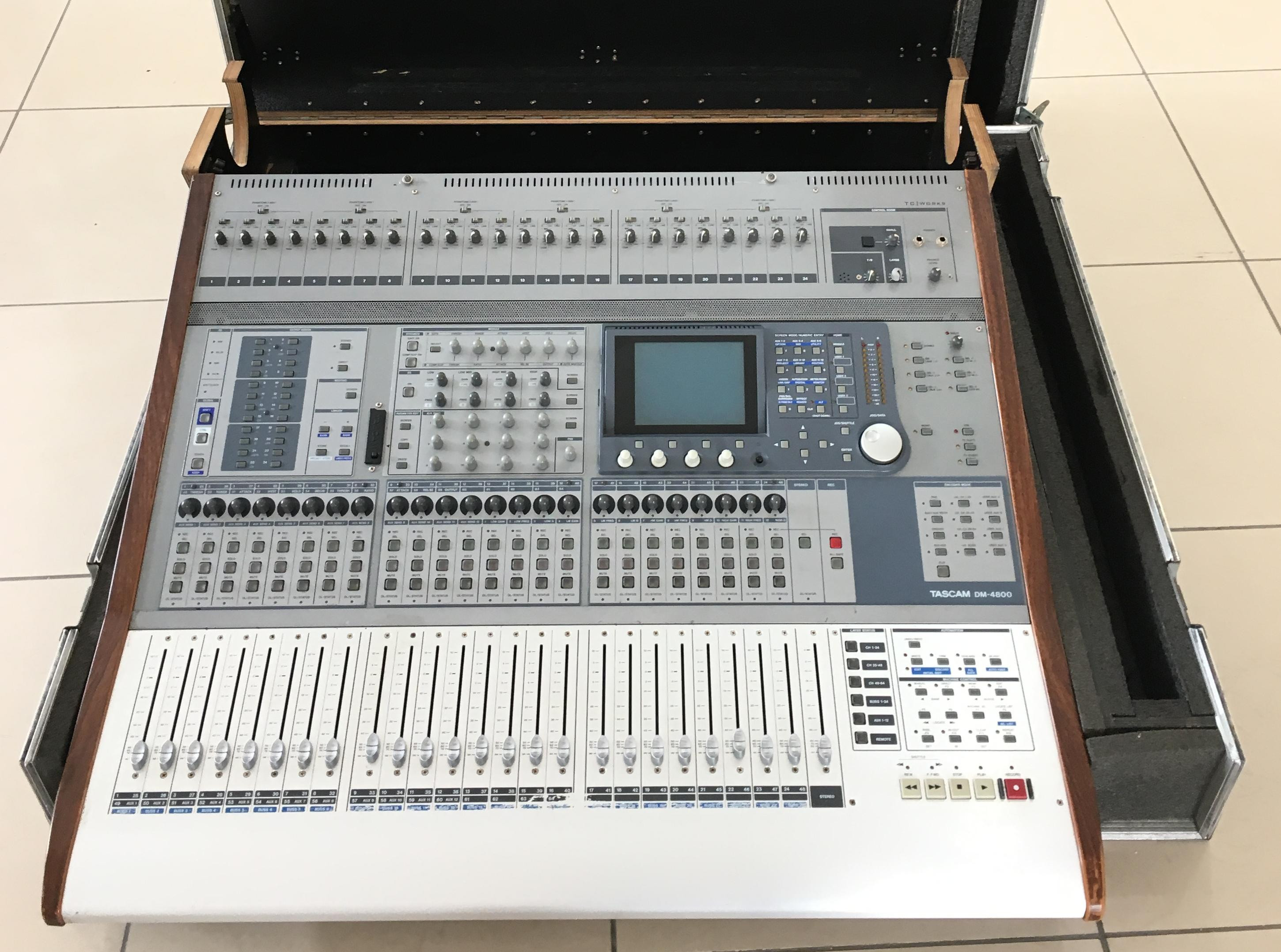 Tascam DM4800 + Scheda Firewire + Flight case Mixer Tascam