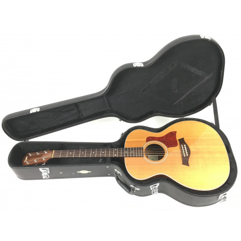 Taylor 214 con custodia rigida