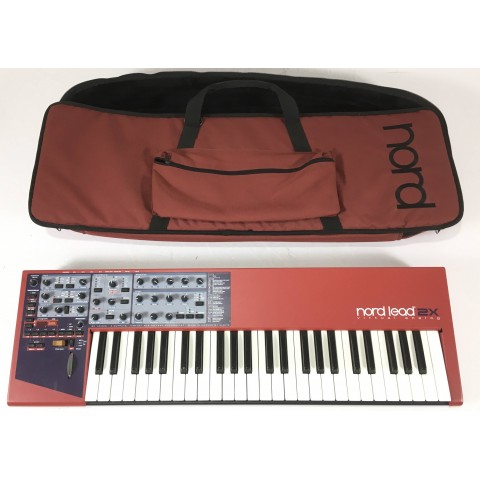 Clavia Nord Lead 2X con custodia