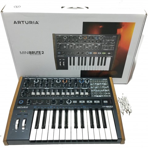 Arturia Minibrute 2