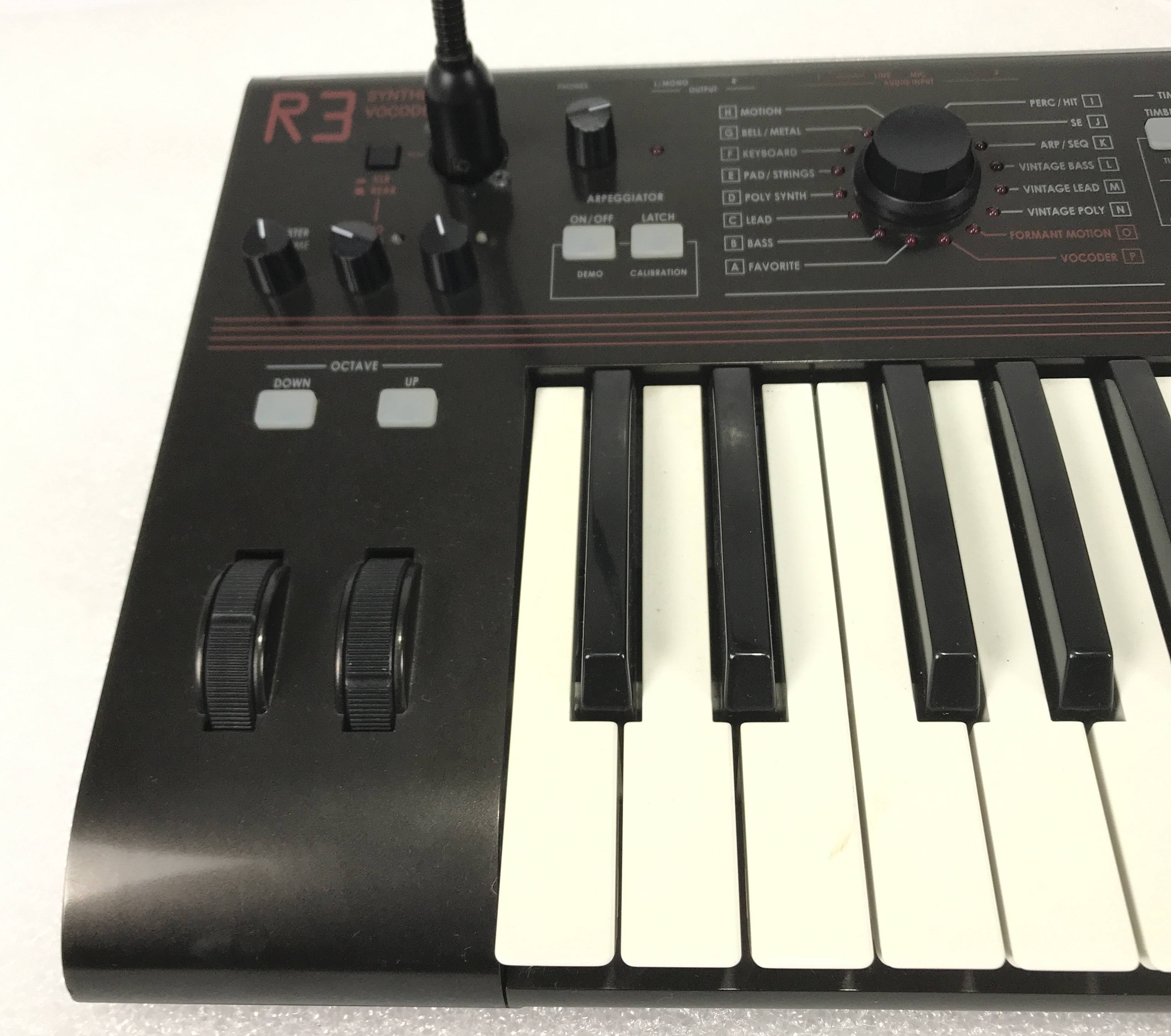 R3 Synth Vocoder Sintetizzatori