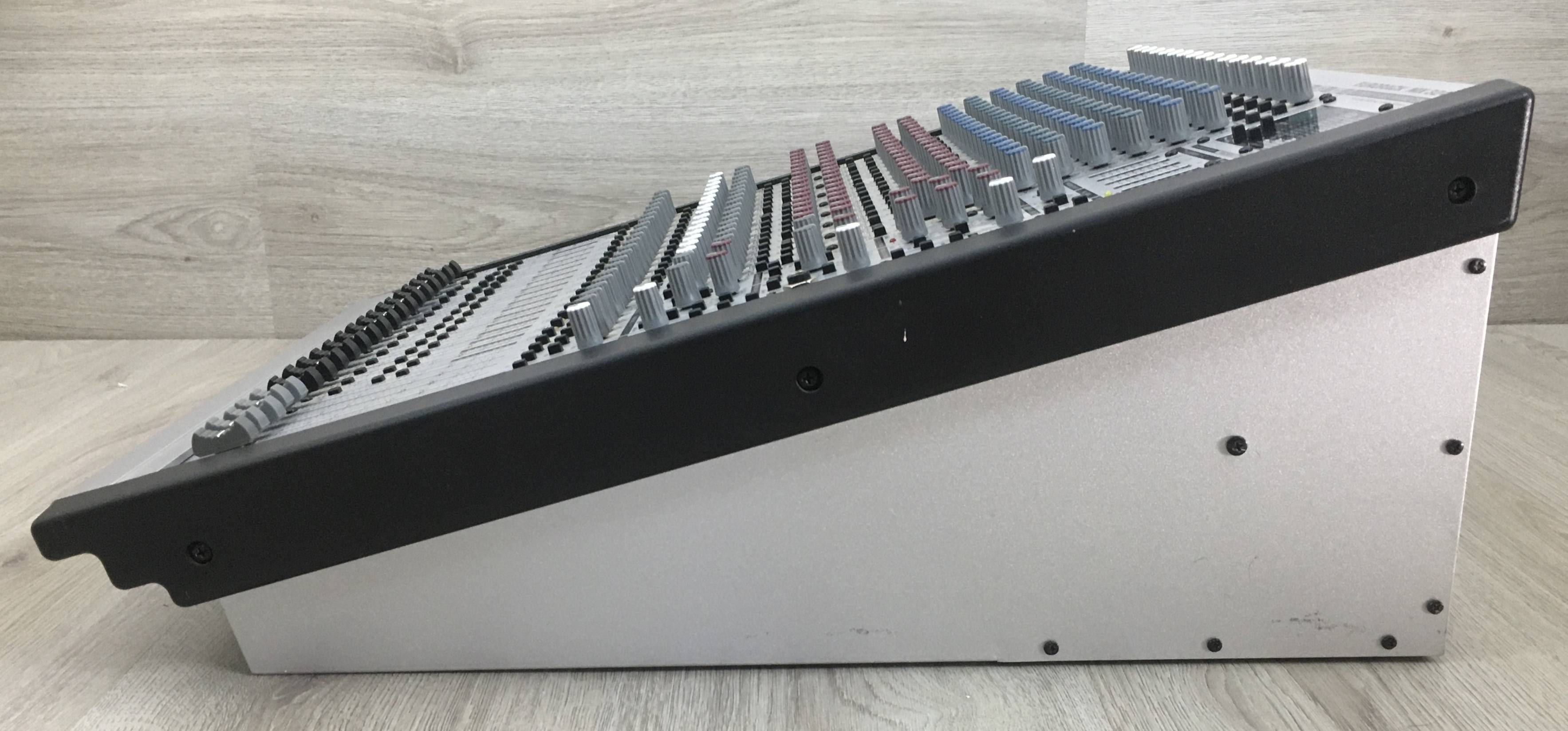 Behringer Eurorack MX3242X Mixer in line Mixer Behringer