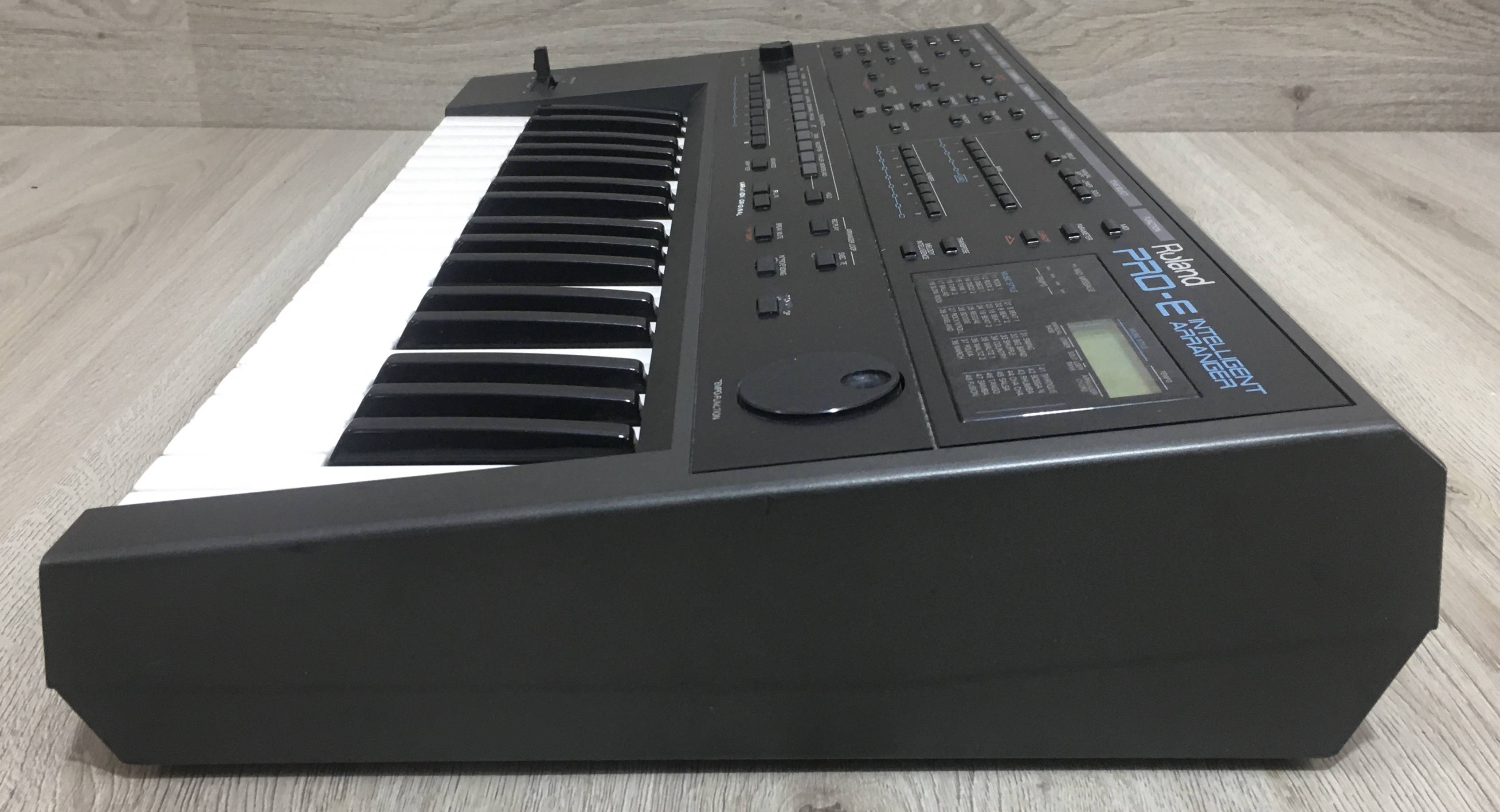 Roland ProE Intelligent Arranger + card Workstation Roland