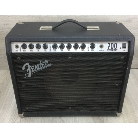 Fender Roc Pro 700