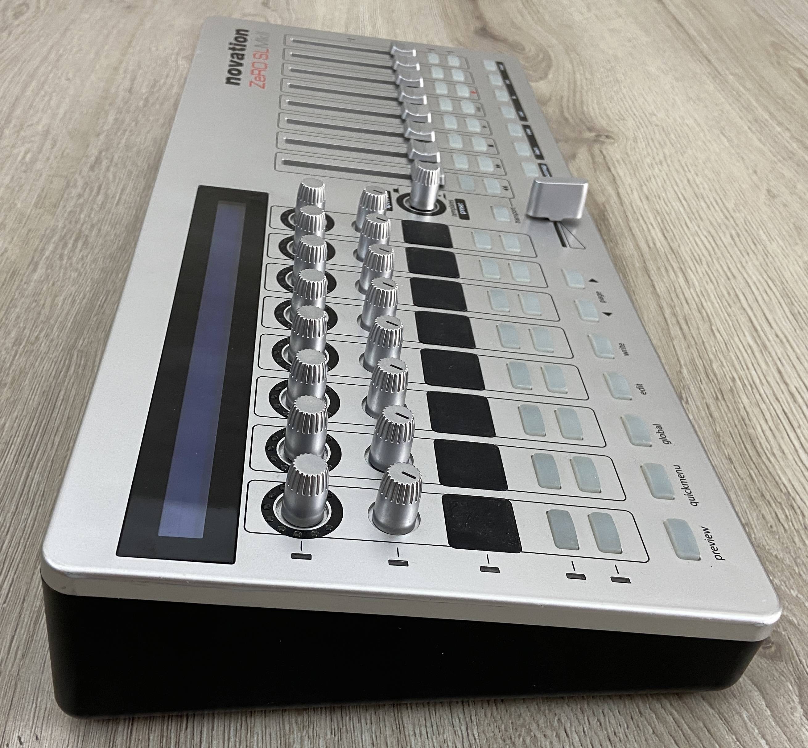 Novation ReMOTE ZeRO SL 美品 NOVATION ReMOTE ZeRO SL 価格比較 - 価格.com