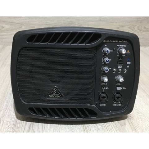 Behringer B105D