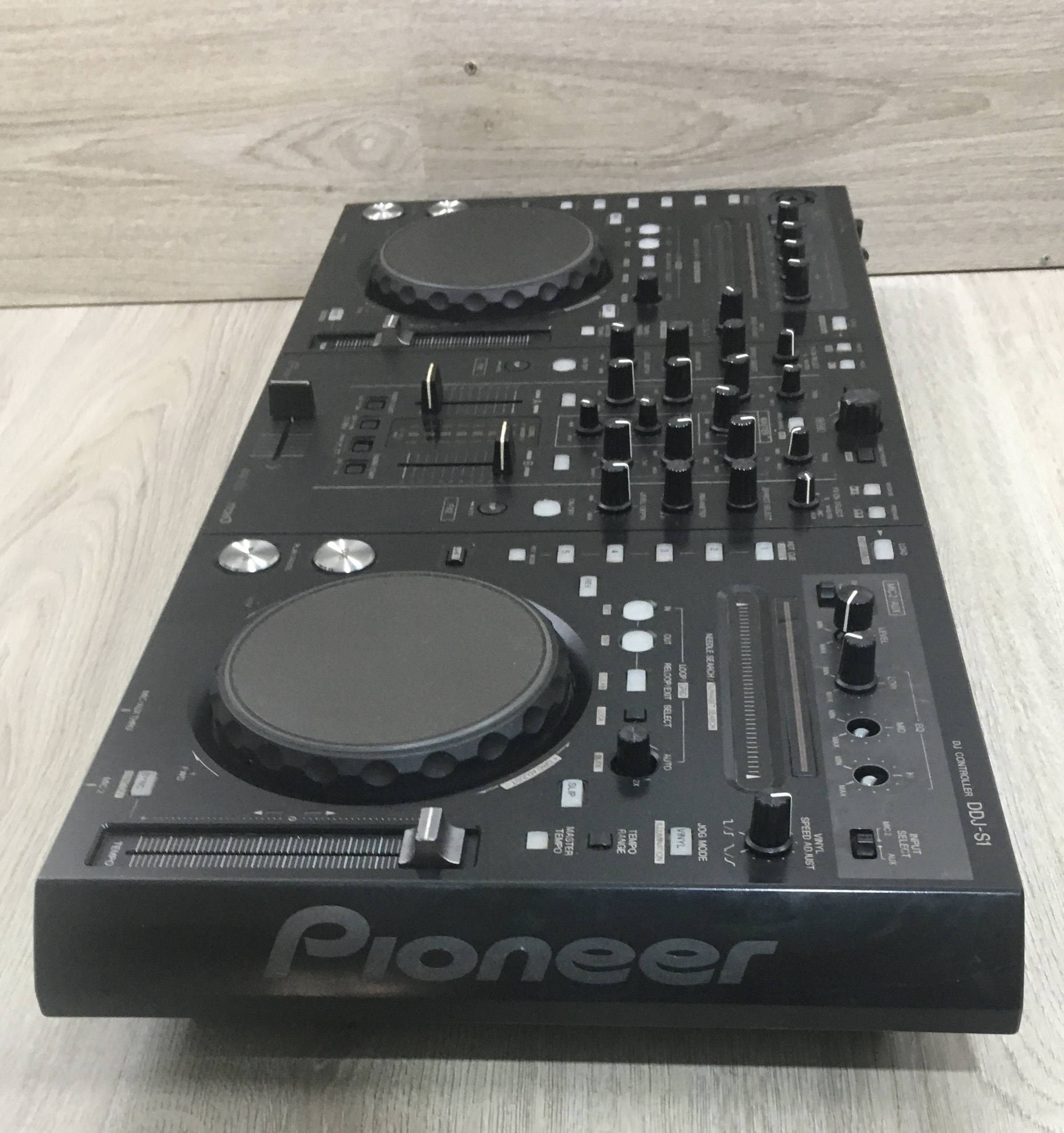 Pioneer DDJ-S1 serato Edition | Attrezzatura per DJ Pioneer