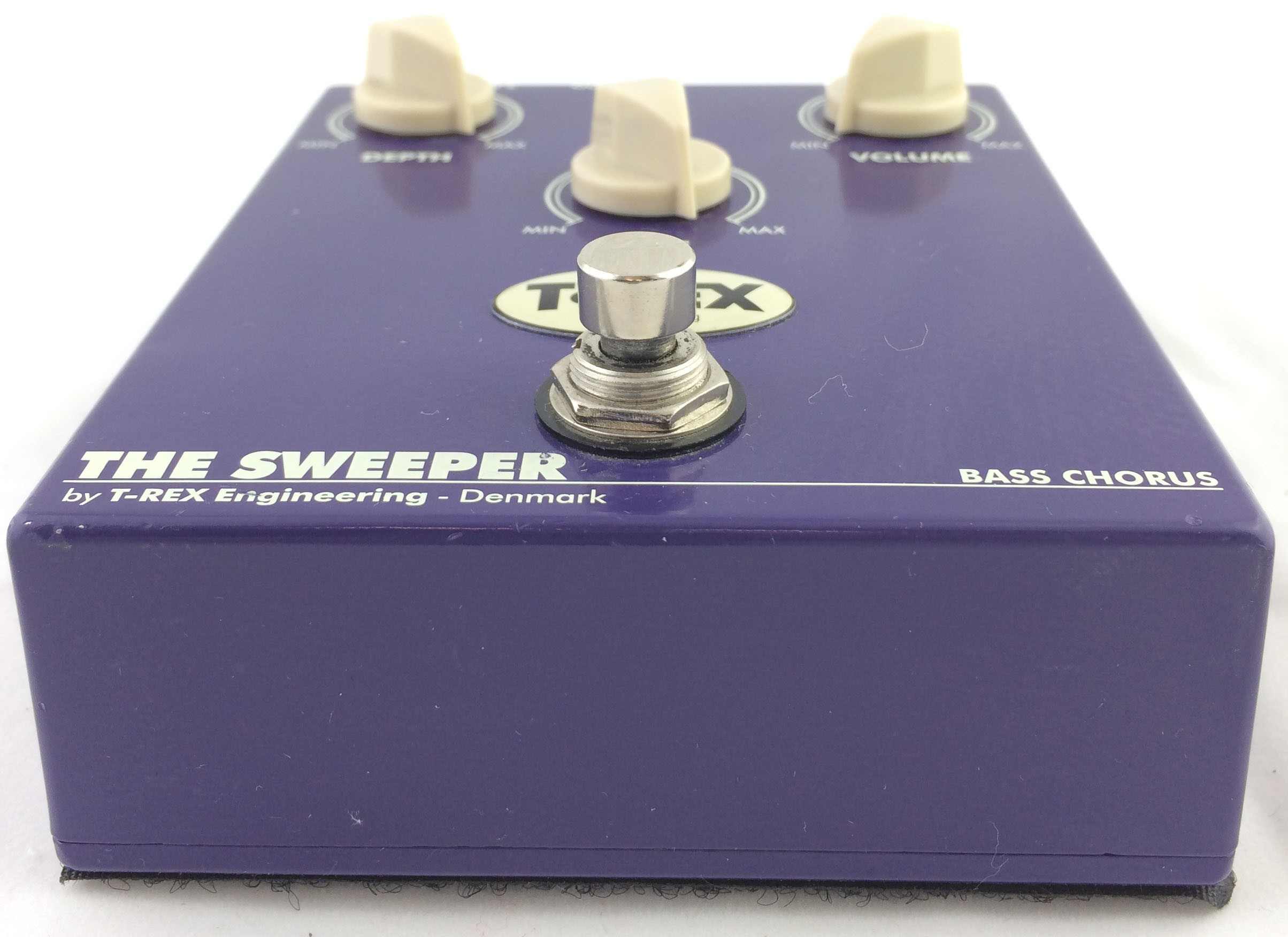 ベース T-REX THE SWEEPER BASS CHORUS → T-REX EFFECTS ← Pedals for guitar and bass players!